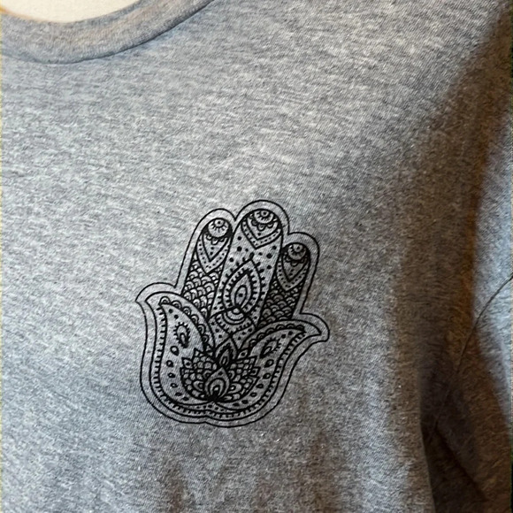 Miken cropped ‘do more of what makes you happy’ raw hem top - Picture 9 of 10